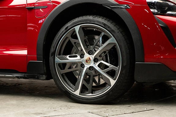 Porsche Taycan Cross Turismo 11 of 30