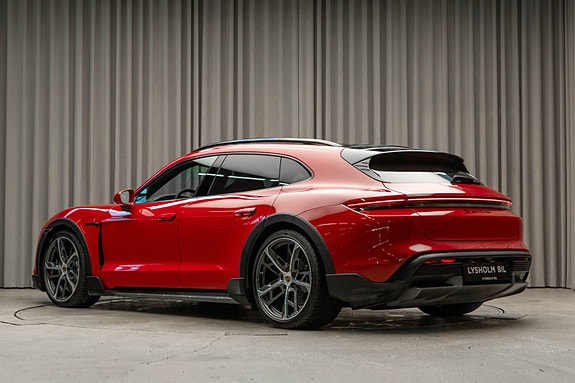 Porsche Taycan Cross Turismo 15 of 30