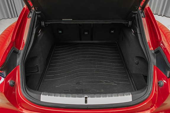 Porsche Taycan Cross Turismo 21 of 30