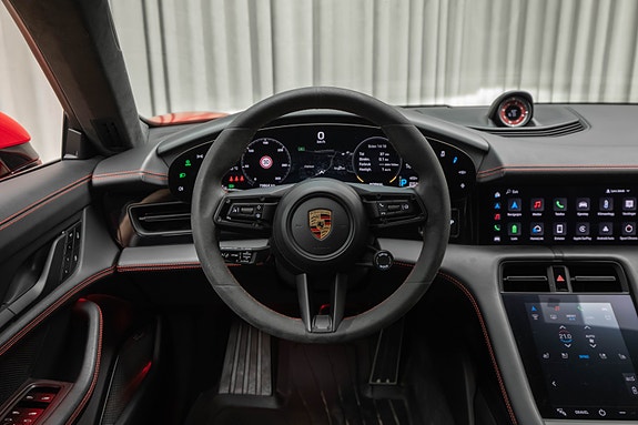 Porsche Taycan Cross Turismo 29 of 30