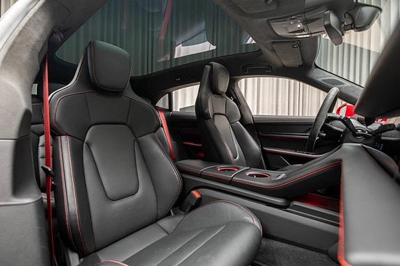 Porsche Taycan Cross Turismo 20 of 30