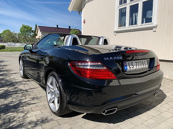 Mercedes-Benz SLK200 4 of 30