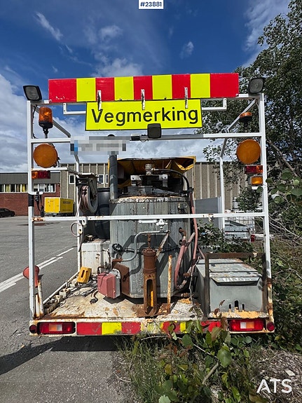 Volvo FL6 Veimerkingsbil - Hiab kran 7 of 29
