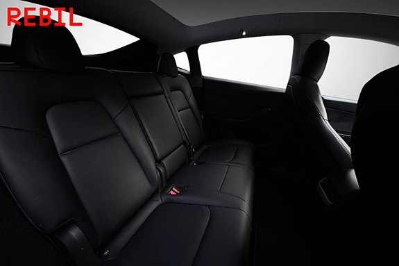 Tesla Model Y 14 of 21