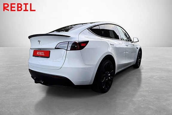 Tesla Model Y 5 of 21