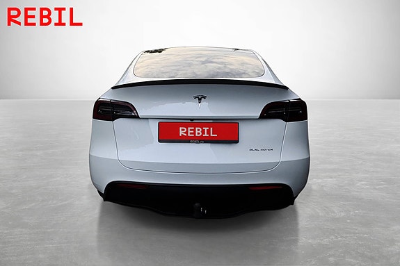 Tesla Model Y 6 of 21