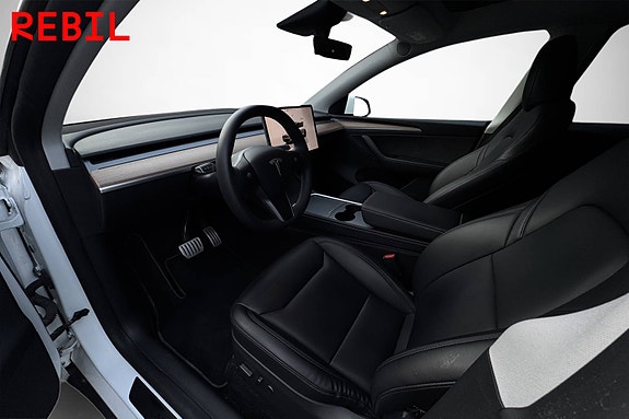 Tesla Model Y 18 of 21
