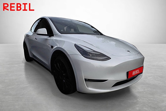 Tesla Model Y 3 of 21