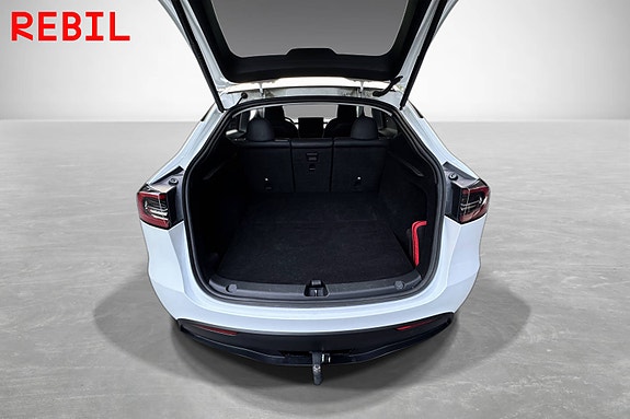 Tesla Model Y 7 of 21