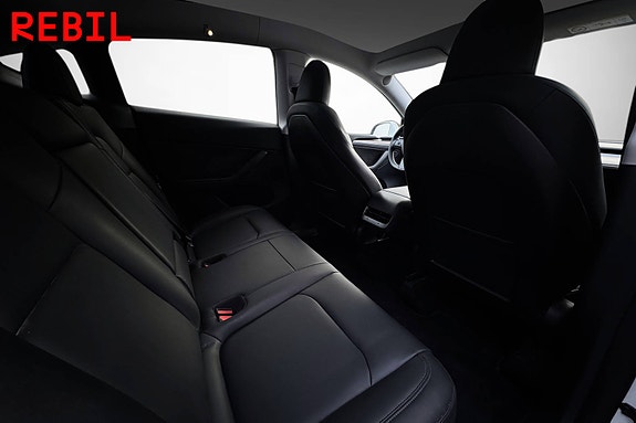 Tesla Model Y 13 of 21
