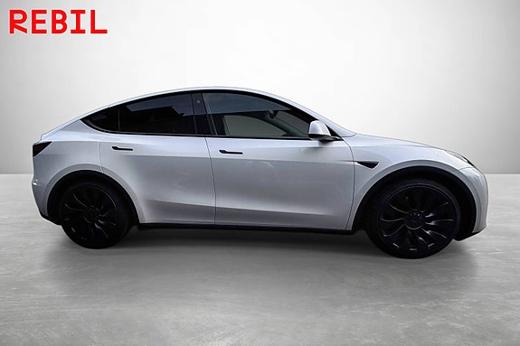 Tesla Model Y 4 of 21