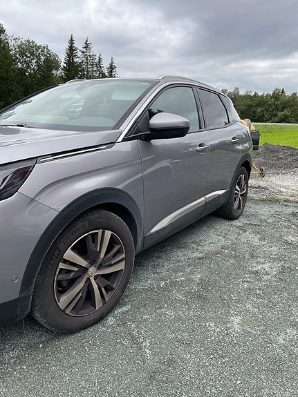 Peugeot 3008 2 of 4