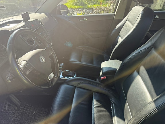 Volkswagen Tiguan 2 of 6