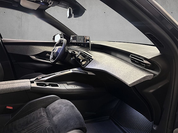 Peugeot e-3008 16 of 20