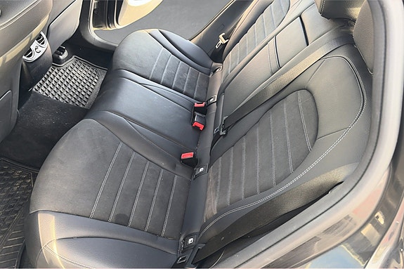 Mercedes-Benz EQC400 16 of 21