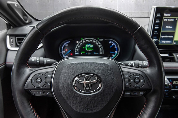 Toyota RAV4 Plug-in Hybrid 19 of 30