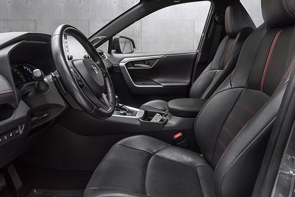 Toyota RAV4 Plug-in Hybrid 8 of 30