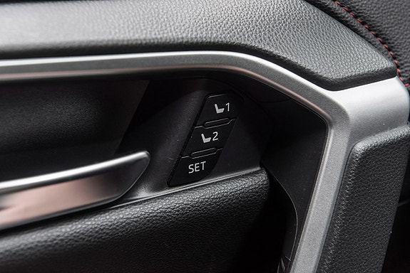 Toyota RAV4 Plug-in Hybrid 14 of 30