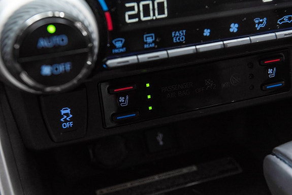 Toyota RAV4 Plug-in Hybrid 10 of 30