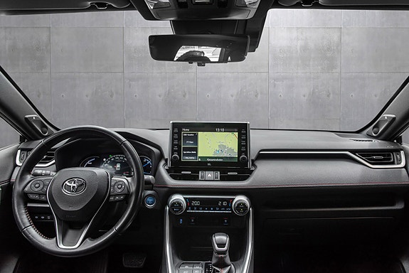 Toyota RAV4 Plug-in Hybrid 17 of 30