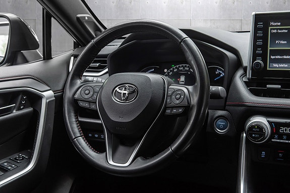 Toyota RAV4 Plug-in Hybrid 18 of 30
