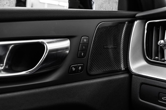 Volvo XC60 25 of 30
