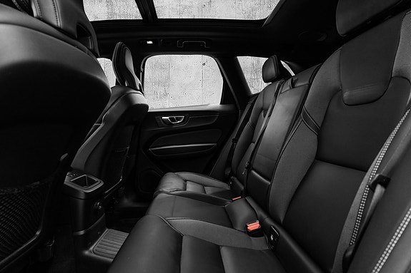 Volvo XC60 14 of 30