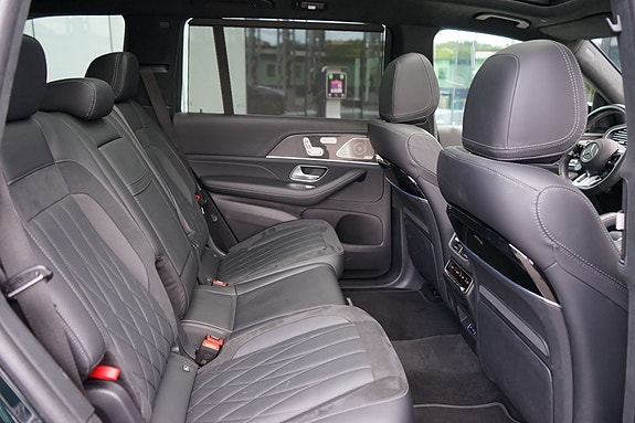 Mercedes-Benz GLS63 29 of 30