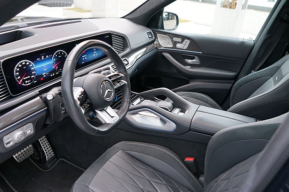 Mercedes-Benz GLS63 19 of 30