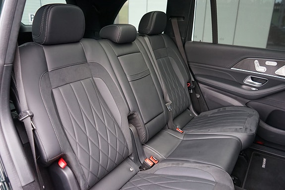 Mercedes-Benz GLS63 28 of 30
