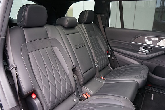 Mercedes-Benz GLS63 27 of 30