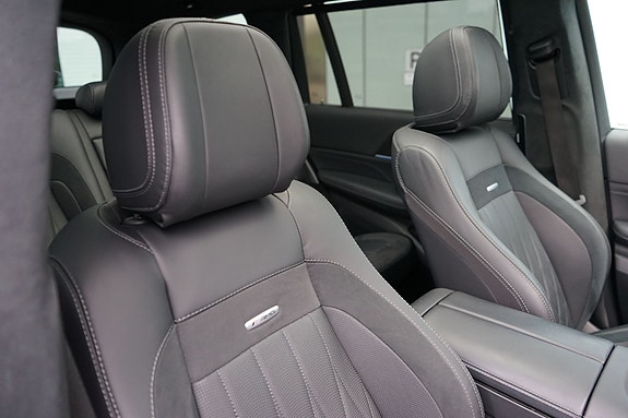 Mercedes-Benz GLS63 26 of 30