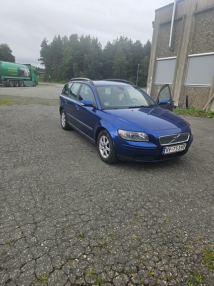 Volvo V50 2 of 19