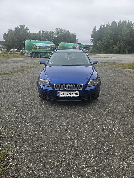 Volvo V50 4 of 19