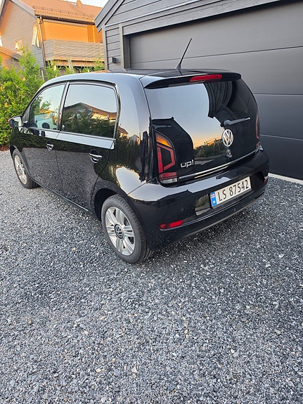 Volkswagen UP! 4 of 24