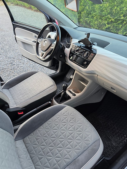 Volkswagen UP! 15 of 24