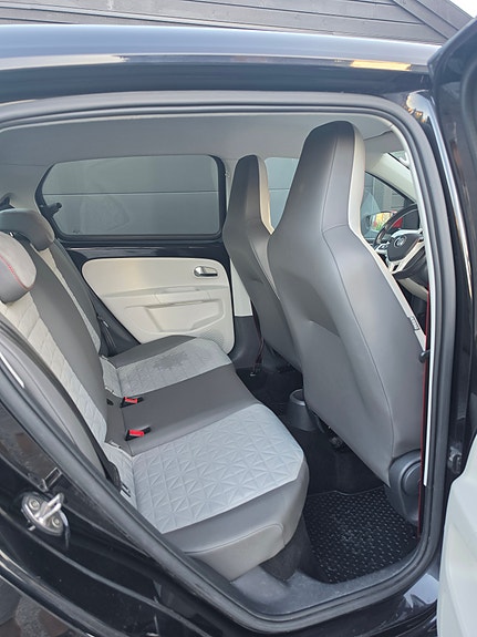 Volkswagen UP! 22 of 24