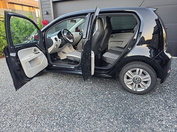 Volkswagen UP! 6 of 24