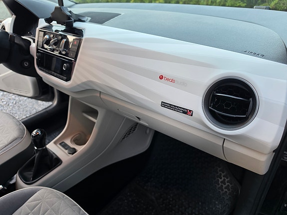 Volkswagen UP! 16 of 24