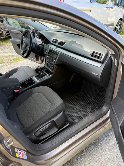 Volkswagen Passat 12 of 13