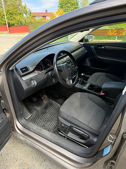 Volkswagen Passat 9 of 13
