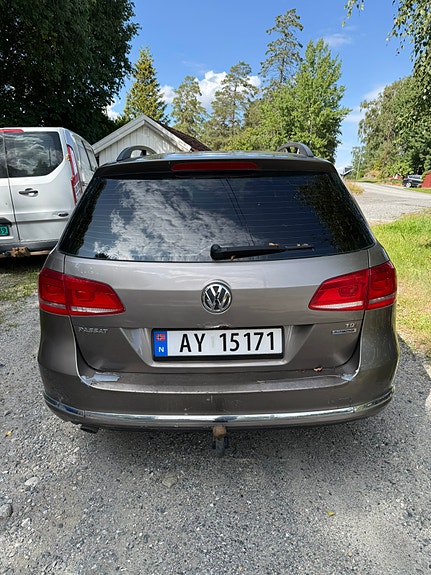 Volkswagen Passat 4 of 13