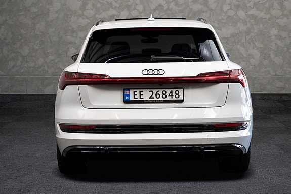 Audi e-tron 10 of 27