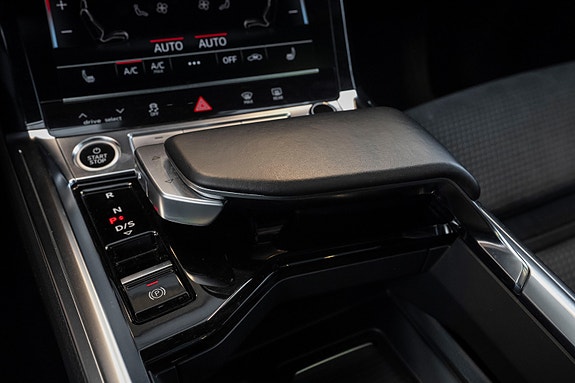 Audi e-tron 22 of 27