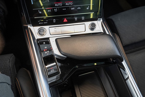 Audi e-tron 13 of 27