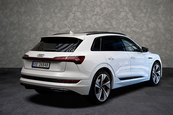Audi e-tron 8 of 27