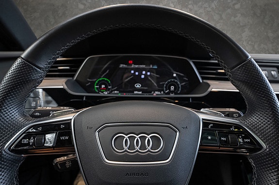 Audi e-tron 12 of 27