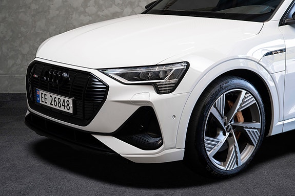 Audi e-tron 2 of 27