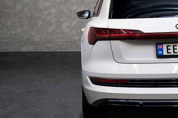 Audi e-tron 9 of 27