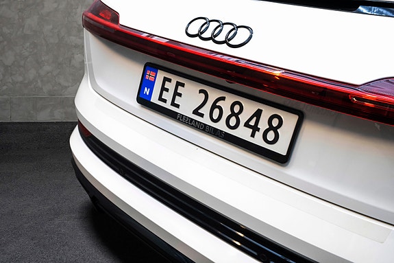 Audi e-tron 11 of 27
